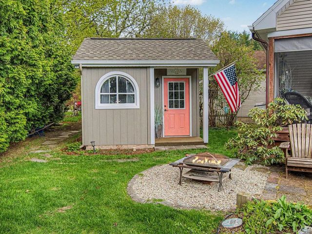 6 June Way, Milton, VT 05468