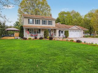6 June Way, Milton, VT 05468