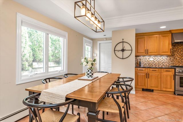 15 Bluff Circle, Hauppauge, NY 11788