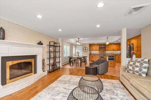 15 Bluff Circle, Hauppauge, NY 11788