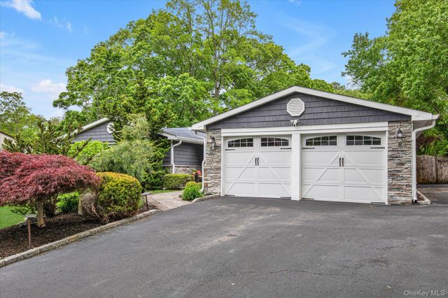 15 Bluff Circle, Hauppauge, NY 11788