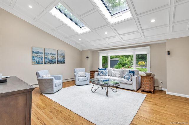 15 Bluff Circle, Hauppauge, NY 11788