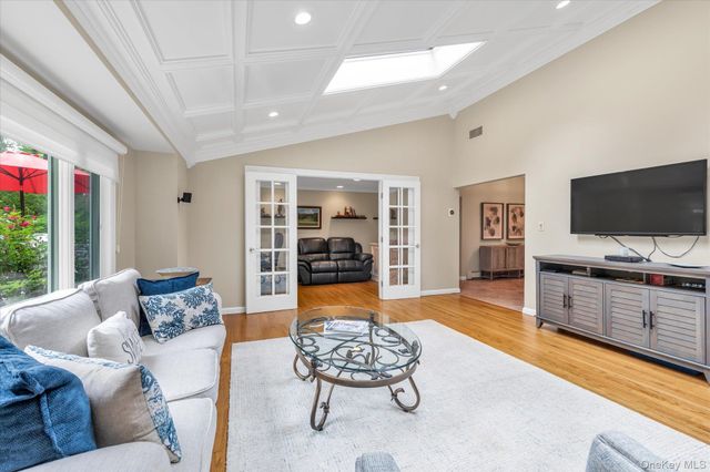 15 Bluff Circle, Hauppauge, NY 11788