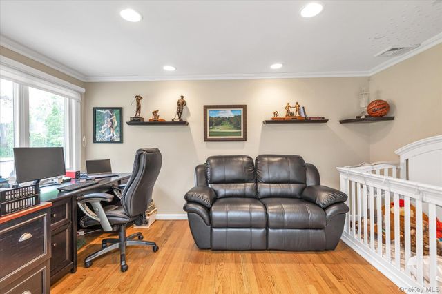 15 Bluff Circle, Hauppauge, NY 11788