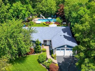 15 Bluff Circle, Hauppauge, NY 11788