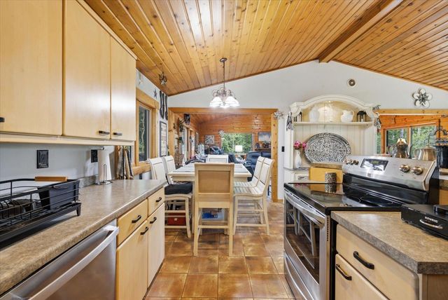 2016 Rice Lake Road, Duluth, MN 55811