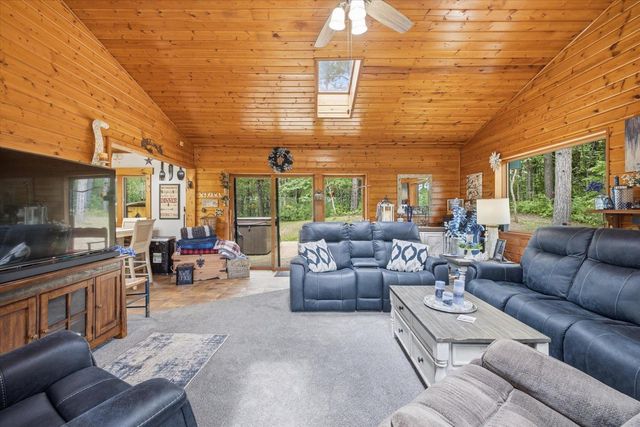 2016 Rice Lake Road, Duluth, MN 55811