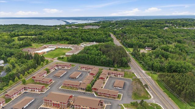 2016 Rice Lake Road, Duluth, MN 55811