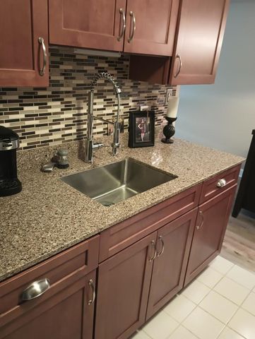 1880 Bonnie Lane 112, Hoffman Estates, IL 60169