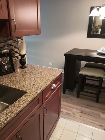 1880 Bonnie Lane 112, Hoffman Estates, IL 60169