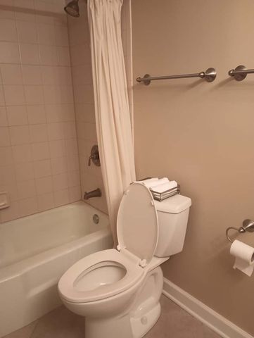 1880 Bonnie Lane 112, Hoffman Estates, IL 60169