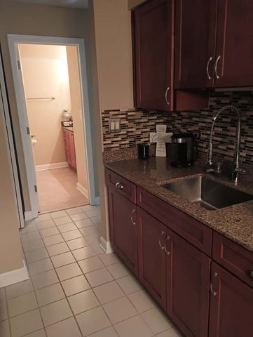 1880 Bonnie Lane 112, Hoffman Estates, IL 60169