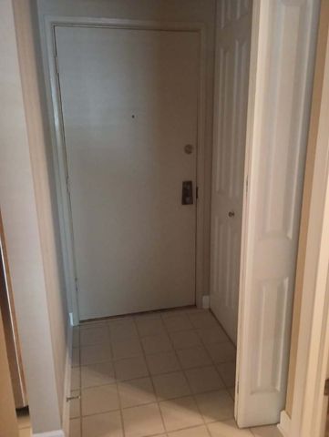 1880 Bonnie Lane 112, Hoffman Estates, IL 60169