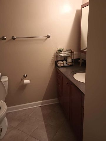 1880 Bonnie Lane 112, Hoffman Estates, IL 60169