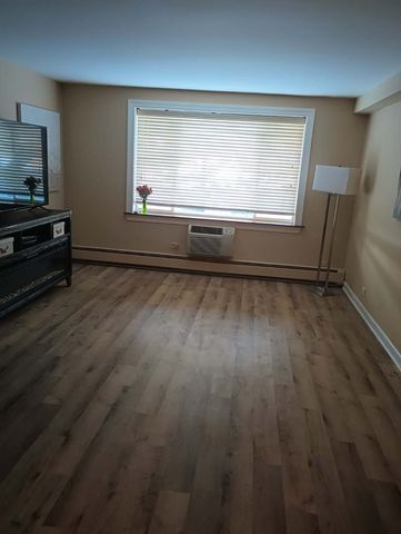 1880 Bonnie Lane 112, Hoffman Estates, IL 60169