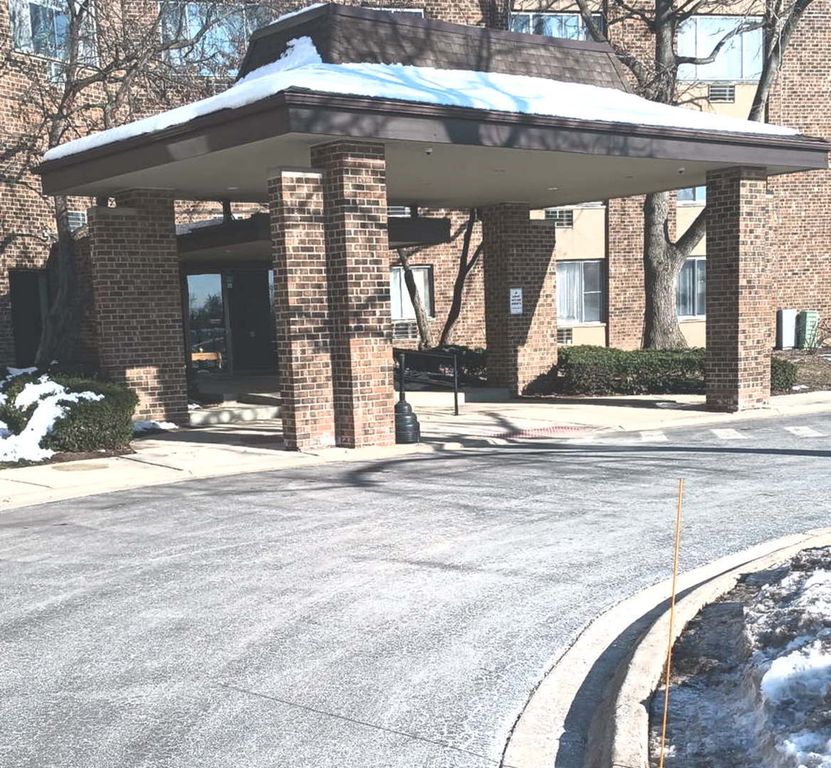 1880 Bonnie Lane 112, Hoffman Estates, IL 60169