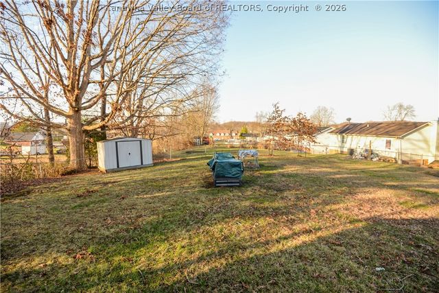 410 Carriage Way, Hurricane, WV 25526