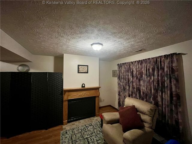 410 Carriage Way, Hurricane, WV 25526