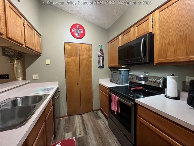 410 Carriage Way, Hurricane, WV 25526