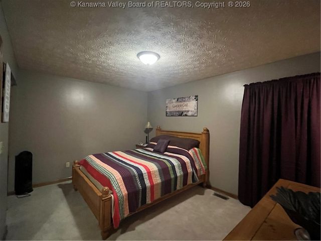 410 Carriage Way, Hurricane, WV 25526