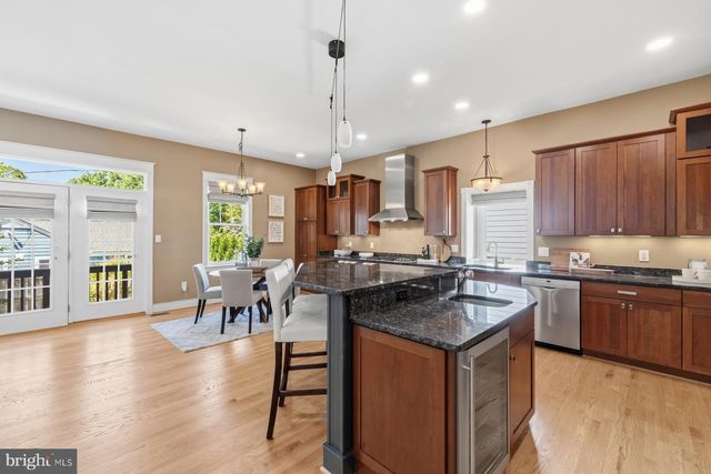 512 N MONROE ST, Arlington, VA 22201