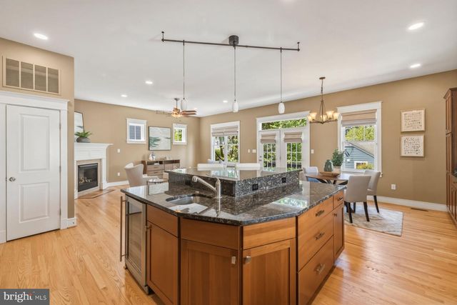 512 N MONROE ST, Arlington, VA 22201