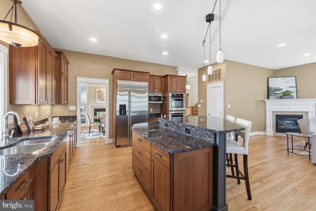 512 N MONROE ST, Arlington, VA 22201