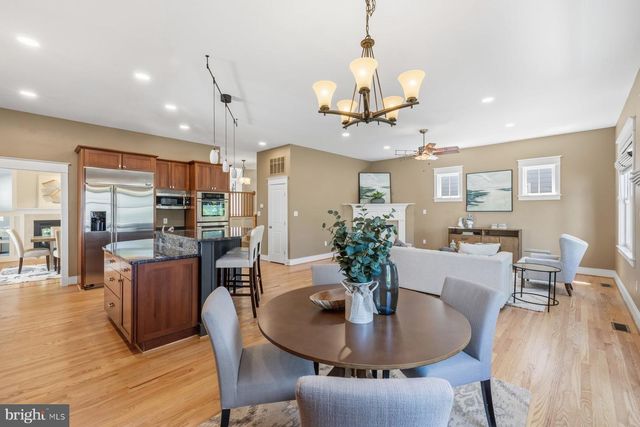 512 N MONROE ST, Arlington, VA 22201