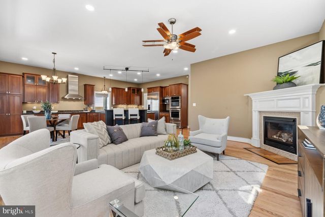 512 N MONROE ST, Arlington, VA 22201