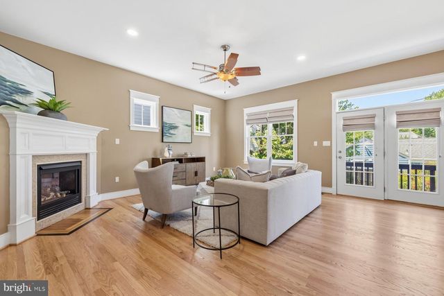 512 N MONROE ST, Arlington, VA 22201