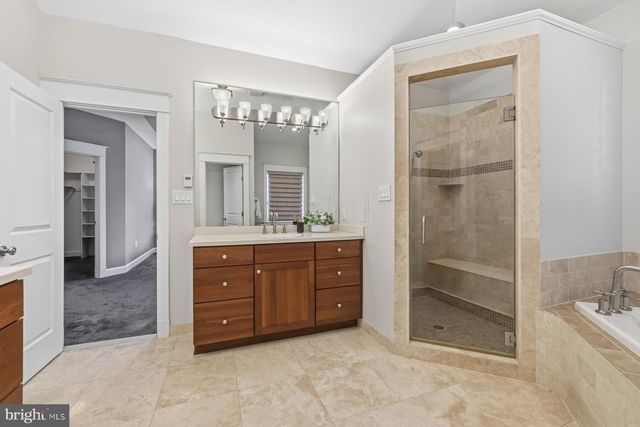 512 N MONROE ST, Arlington, VA 22201