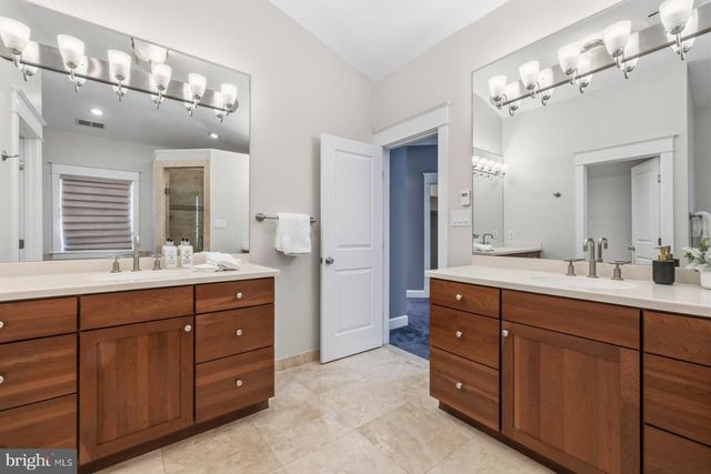 512 N MONROE ST, Arlington, VA 22201