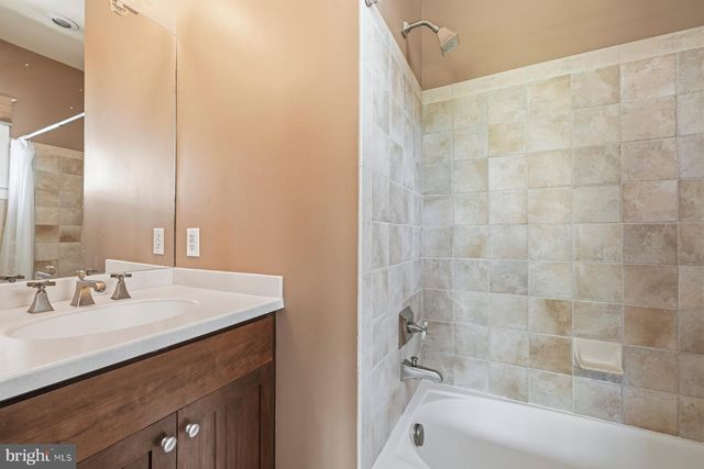512 N MONROE ST, Arlington, VA 22201