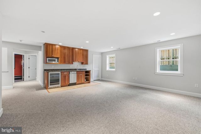 512 N MONROE ST, Arlington, VA 22201