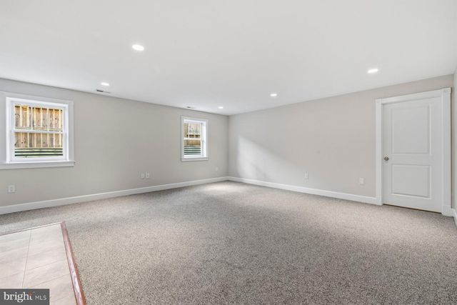 512 N MONROE ST, Arlington, VA 22201