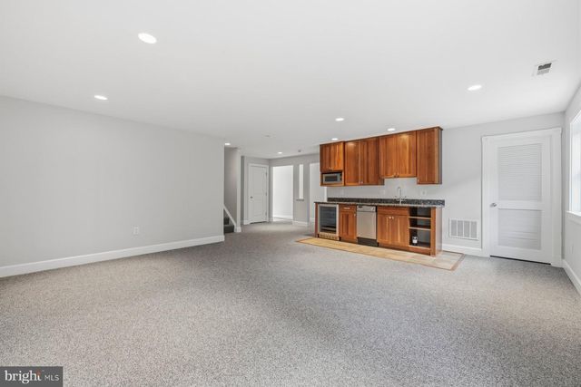 512 N MONROE ST, Arlington, VA 22201