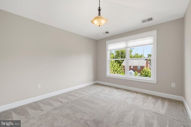 512 N MONROE ST, Arlington, VA 22201