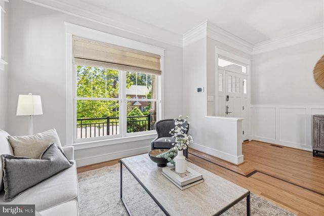 512 N MONROE ST, Arlington, VA 22201