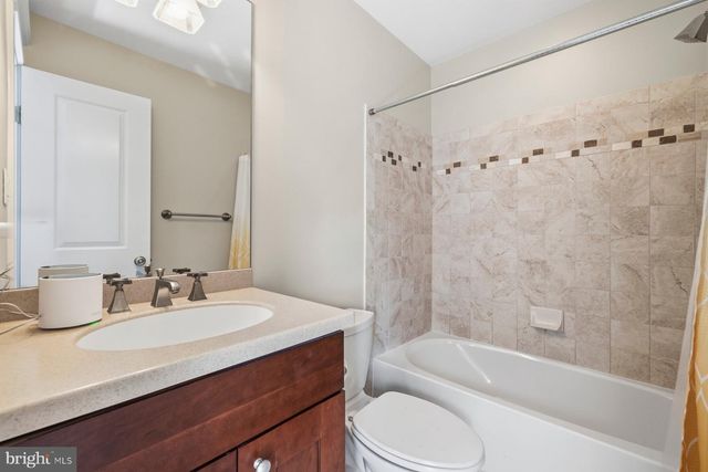 512 N MONROE ST, Arlington, VA 22201
