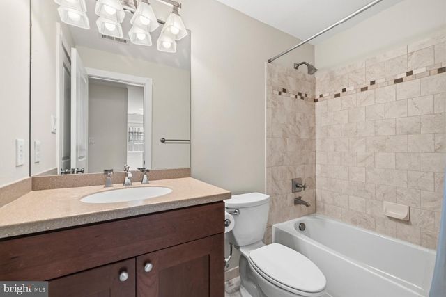 512 N MONROE ST, Arlington, VA 22201