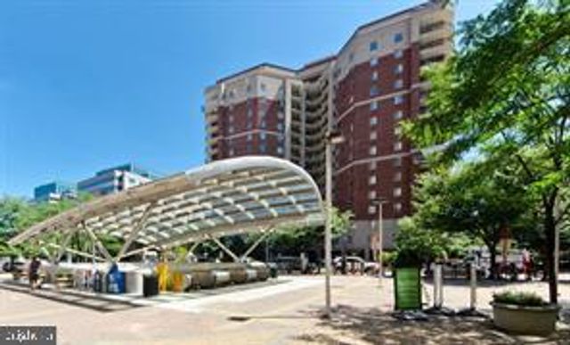 512 N MONROE ST, Arlington, VA 22201