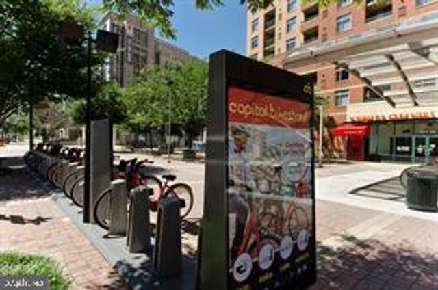 512 N MONROE ST, Arlington, VA 22201