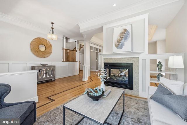 512 N MONROE ST, Arlington, VA 22201