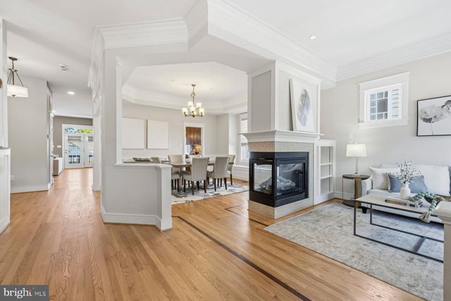 512 N MONROE ST, Arlington, VA 22201