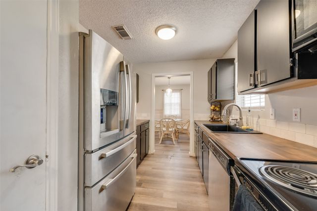 222 Meadow Lake Drive, Gun Barrel City, TX 75156