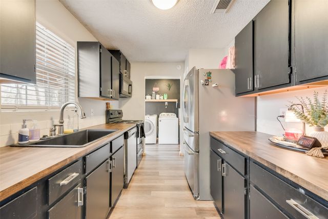 222 Meadow Lake Drive, Gun Barrel City, TX 75156