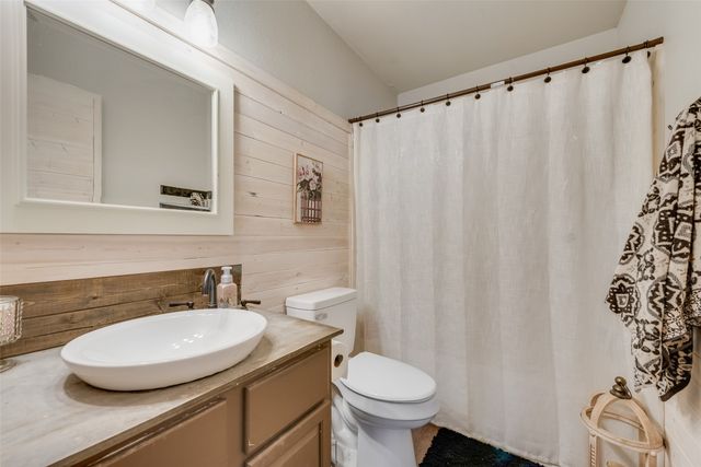 222 Meadow Lake Drive, Gun Barrel City, TX 75156