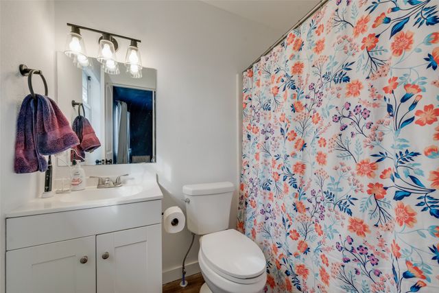 222 Meadow Lake Drive, Gun Barrel City, TX 75156