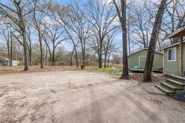 222 Meadow Lake Drive, Gun Barrel City, TX 75156