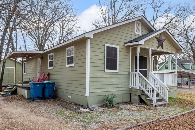 222 Meadow Lake Drive, Gun Barrel City, TX 75156